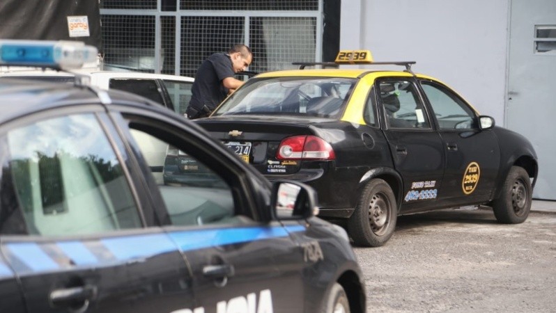 El taxi que manejaba Escobar quedó en la estación de servicios de Ovidio Lagos al 3900.