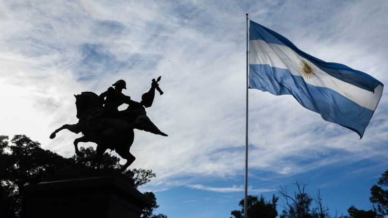 La estatua de Manuel Belgrano en el Parque Independencia. (Alan Monzón)