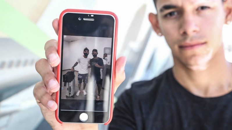  Una de las pocas fotos que se tomó Messi con sus seguidores (Alan Monzón/Rosario3) 