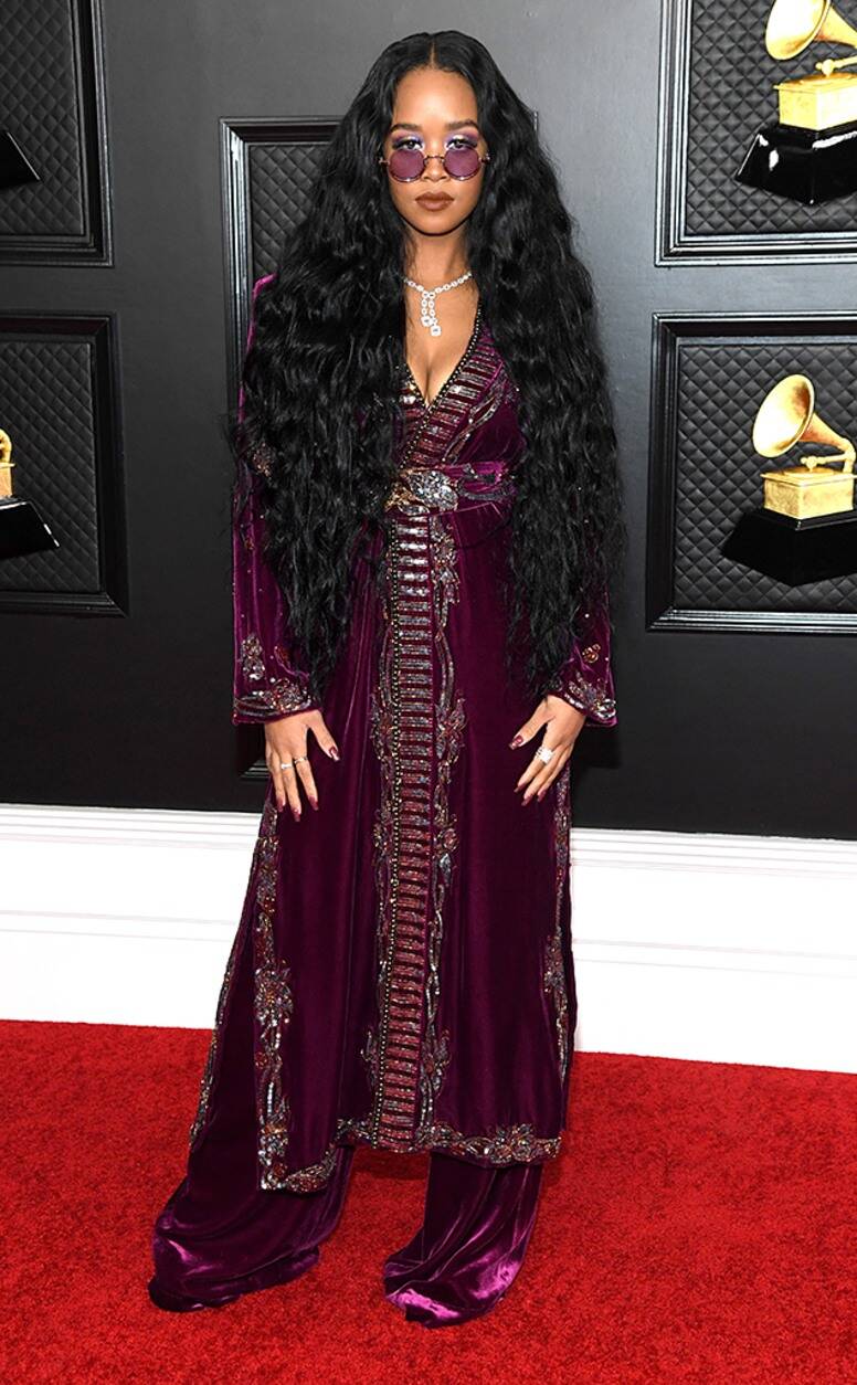 H.E.R. (eonline.com)