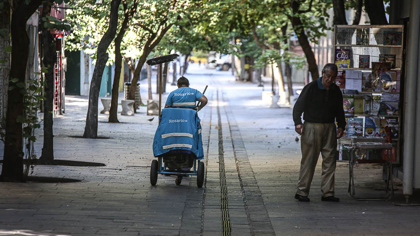 Peatonal San Martín. Sólo trabajadores esenciales podían circular por las calles. (Alan Monzón/Rosario3)