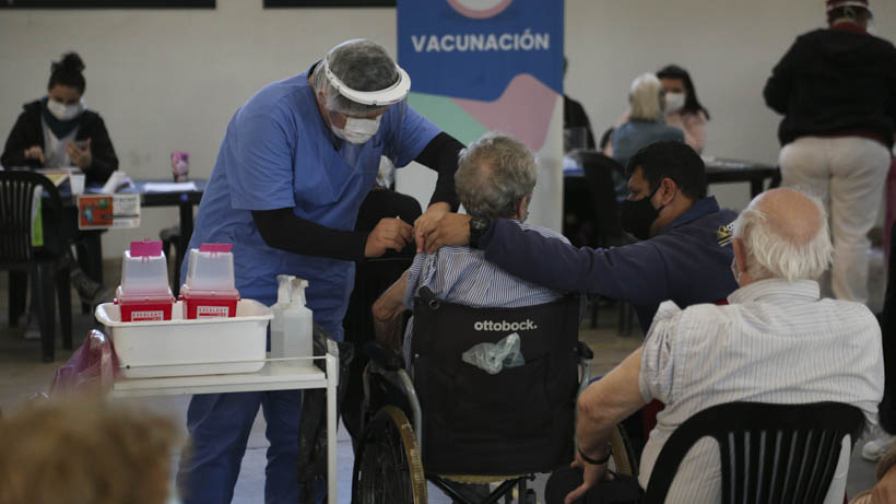 Alrededor de 4 mil turnos por día se dan en el centro de vacunación en la ex Rural. (Foto: Alan Monzón/Rosario3)