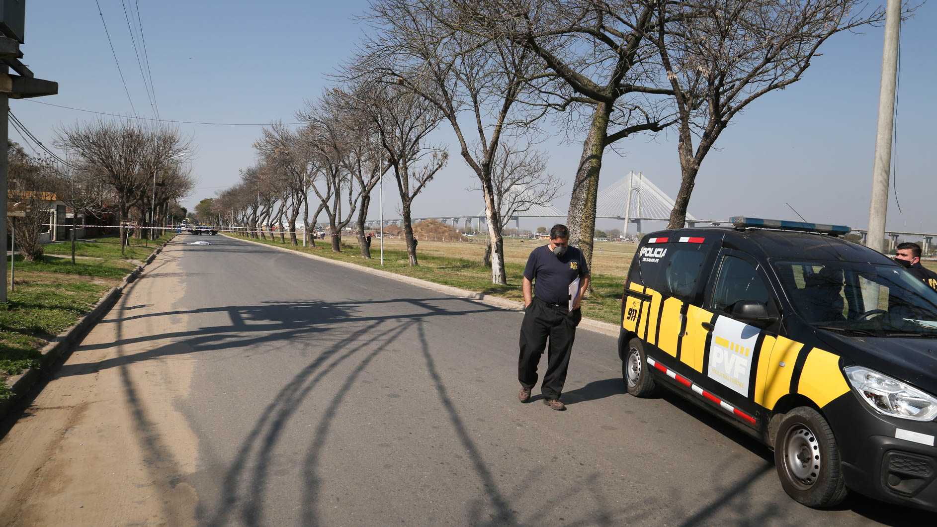 Tremenda imagen del femicidio en plena calle en Granadero Baigorria (Foto: Alan Monzón/Rosario3)