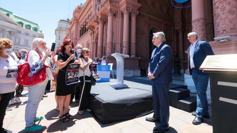 alberto fernandez placa 2001