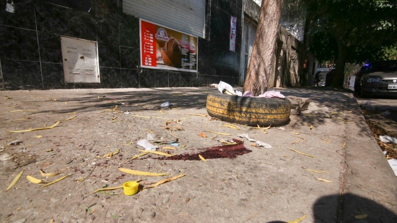 En la cortada Iberia a metros de Chacabuco fue el lugar donde se produjo la balacera que hirió a una nena de 2 años. (Foto: Alan Monzón/Rosario3)