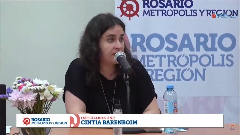 La especialista Cintia Barenboim disertó en el seminario 'Rosario, Metrópolis y Región' que organizó el senador Marcelo Lewandosky con asistencia técnica del IDR.