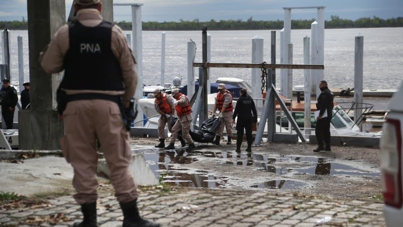 El cadáver sería de un hombre que estaba vestido y flotaba boca abajo.