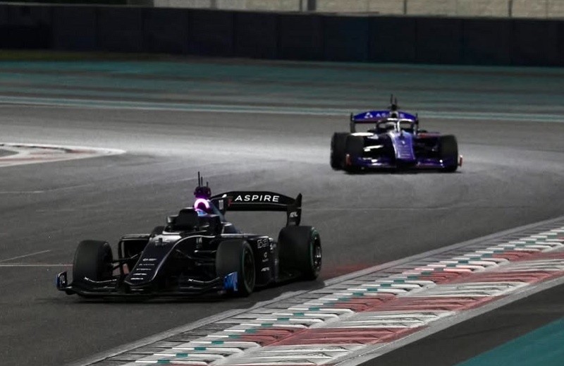 &nbsp;El monoplaza autónomo demostró una notable capacidad para frenar tarde y mantener precisión en las curvas.