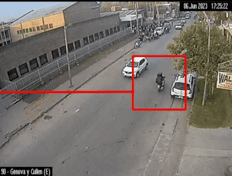 La dupla, antes de tirar contra la escuela. 