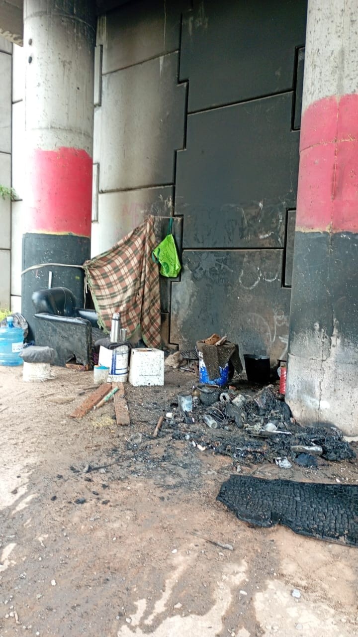 El incendio provocado afectó algunas pertenencias de las víctimas.