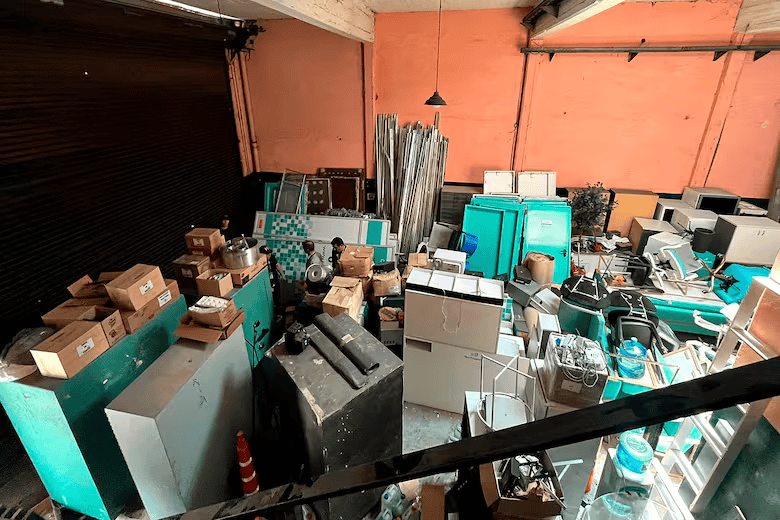 El galpón de Sur Finanzas allanado esta tarde. Foto: La Nació. 