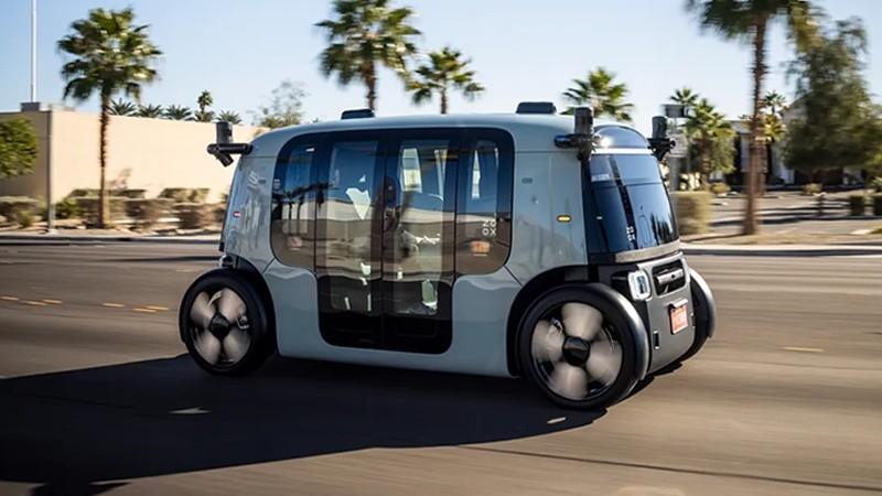 Un taxi autónomo, ejemplo de un sistema de IA agéntica que percibe, decide y actúa en el mundo real sin intervención humana