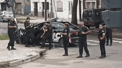 Vélez Sarsfield e Iguazú: un patrullero impactó contra un semáforo.