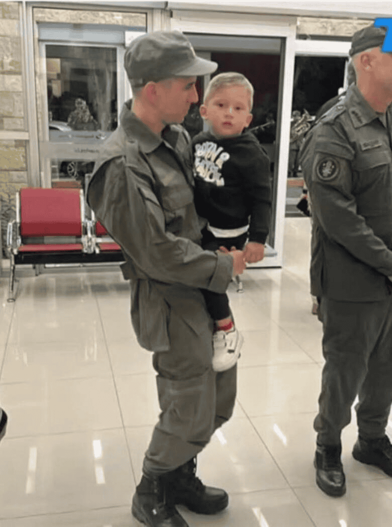 &nbsp;Gallo con su hijo Victor. (Cacillería)