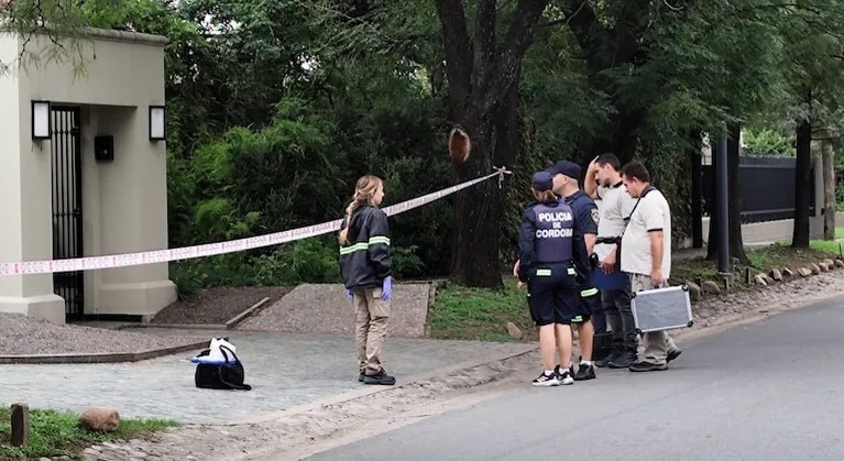 La vivienda donde Azabal cayó muerto por la bala de un vecino.