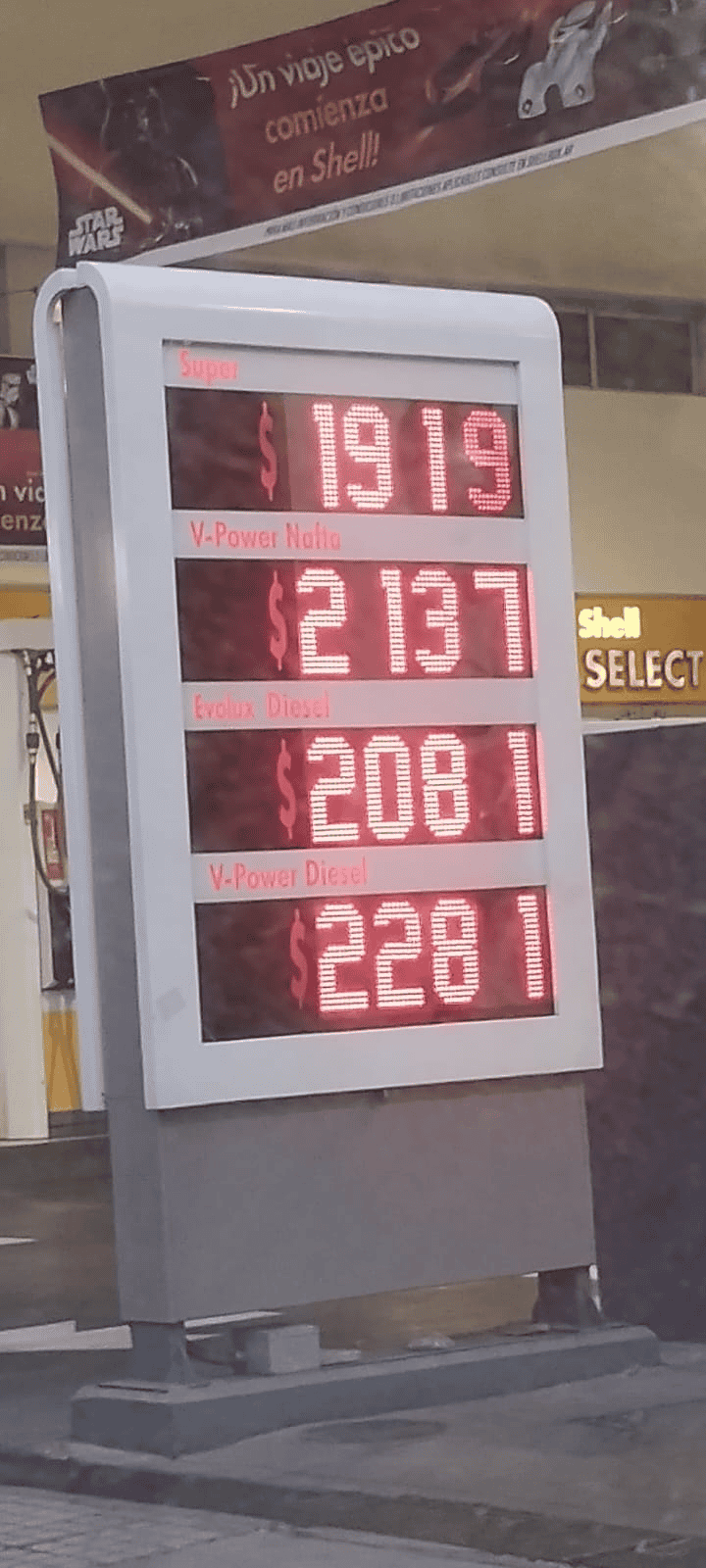 &nbsp;&nbsp;La marquesina de Shell.