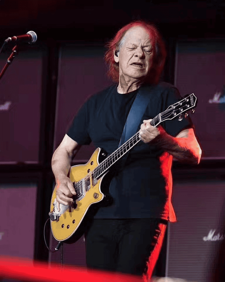 Stevie Young, uno de sus guitarristas y sobrino del guitarrista principal Angus Young, fue internado en Buenos Aires.&nbsp;