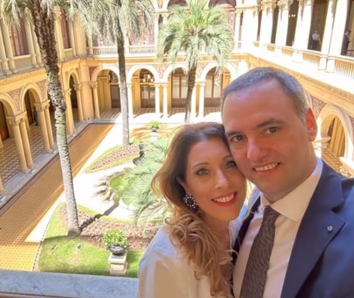 Manuel Adorni y Bettina Angeletti, en 2023, en la Casa Rosada.&nbsp;