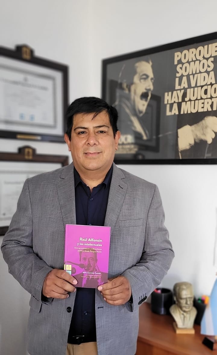 &nbsp;Acosta presentó este jueves el libro en Rosario.