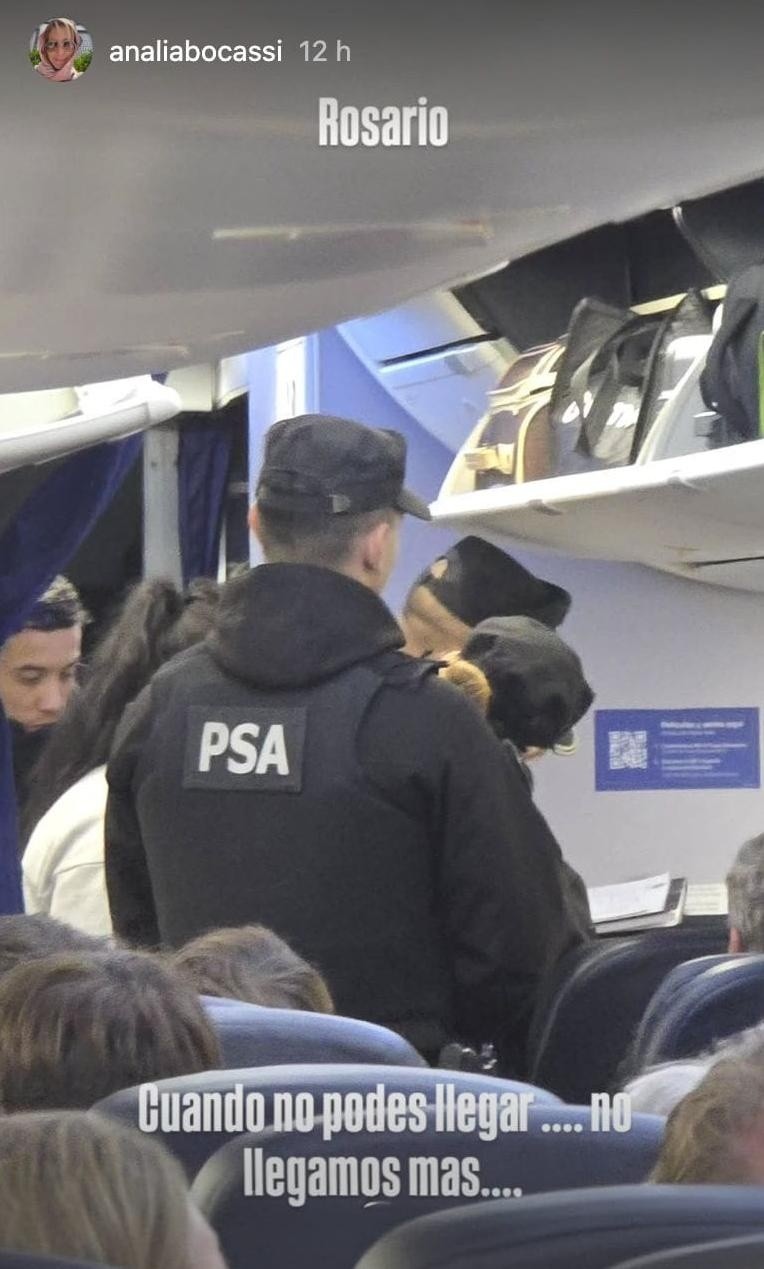 El posteo de Analía al momento del operativo en el avión.