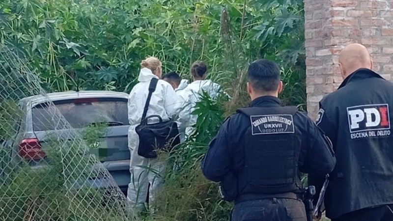&nbsp;El auto incautado en un baldío en Corrientes al 400 de Roldán.