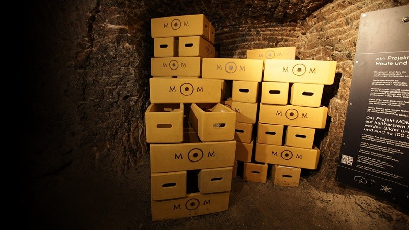 Contenedores con tabletas cerámicas de Memory of Mankind en una mina de sal&nbsp;