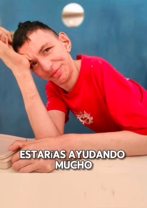 Por su problema, Yamir no puede caminar ni hablar.