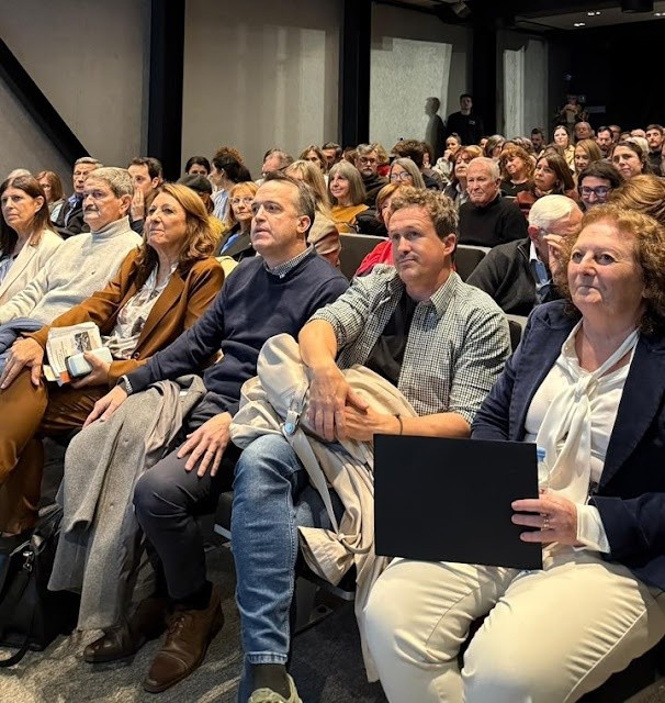 &nbsp;La ex secretaria de Planeamiento, Mirta Levín, a la derecha y rodeada de figuras del socialismo.