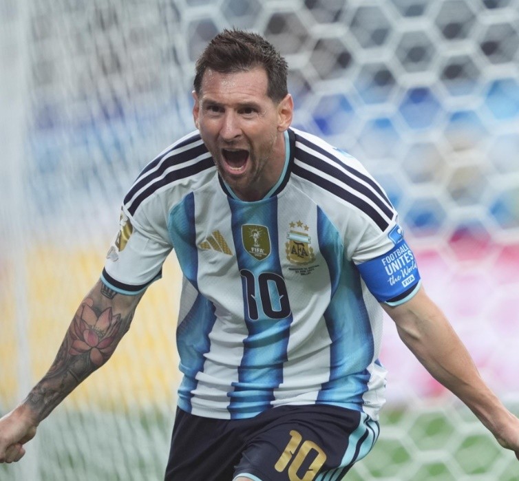 El festejo de Leo tras marcar el doblete contra Austria. (Instagram)