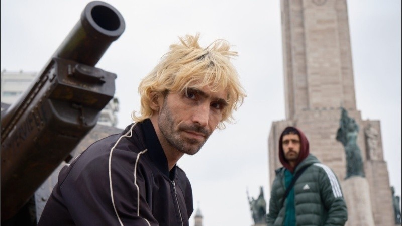 La producción rosarina Pibes Bien propone un intenso policial teatral que combina ficción y documental.