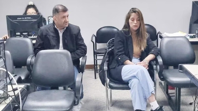 El exsenador Edgardo Kueider y su secretaria Iara Guinsel.&nbsp;