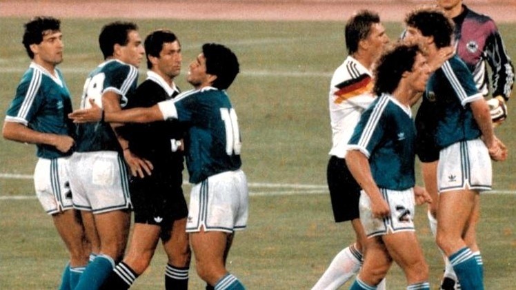 Final caliente ante Alemania en el Olímpico de Roma. (archivo El Gráfico) Final caliente ante Alemania en el Olímpico de Roma. (archivo El Gráfico)