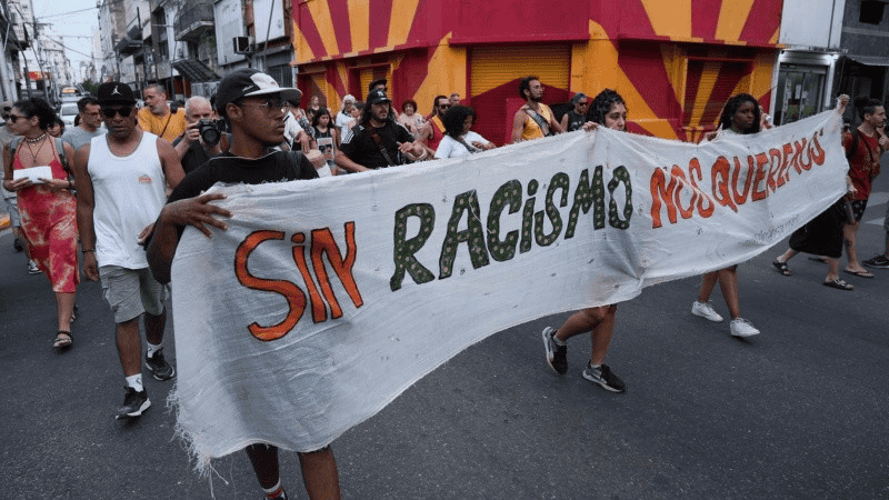 &nbsp;En las marchas por Giovani Mvogo, se cruzó el reclamo de justicia con el rechazo al racismo (Alan Monzón/Rosario3).