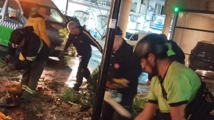 &nbsp;Personal de Protección Civil trabajando.