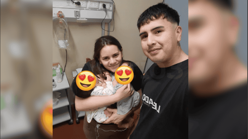 Yamila, de 28 años, y Gonzalo, su papá de 24, de barrio Nuevo Alberdi (zona rural)&nbsp;junto a sus hijas. 
