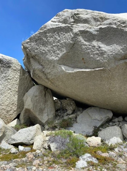 En 2013 un derrumbe en el canal Upsala del lago Argentino provocó una ola que destruyó embarcaderos y arrancó árboles en la costa de bahía Onelli.&nbsp;