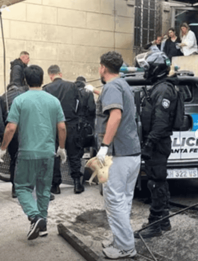 &nbsp;El patrullero que lo chocó en la puerta del hospital Cullen.