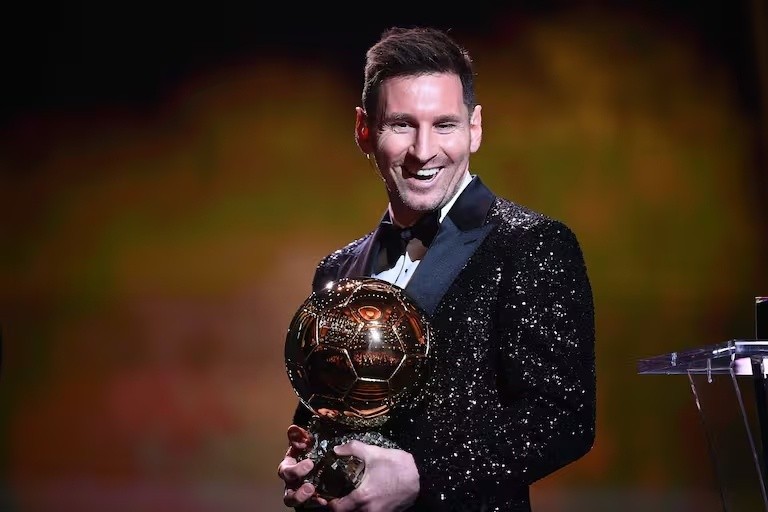 &nbsp;Messi con el Balón de Oro.